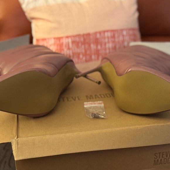 Steve Madden “CLOAK” Quilted High Heel Booties – Rose – Size 11 – New in Box - Picture 4 of 5